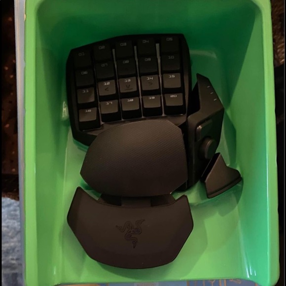 Razer Orbweaver Chroma Gaming Keypad - Picture 4 of 6